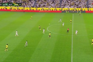 C罗传中击中对手后反弹安吉洛破门，胜利第30分钟扳平联合！