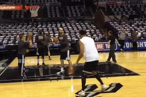 回旋镖❗️去年成都球迷嘲讽河南队：如此苟活三十年，今年...