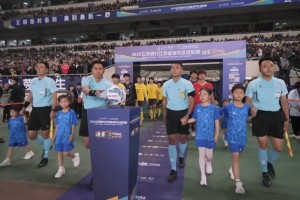 决战时刻！马宁率领南通队和泰州队步入南京奥体中心