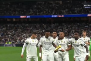 内马尔用他那著名点球技术罚任意球，而这项技术被国际足联禁止！