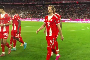 真的要告别中超了！实拍：国安“送别”亚泰时，亚泰球迷众生相