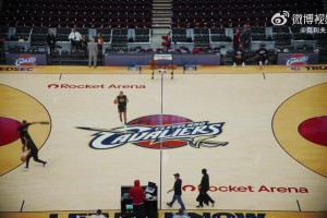 爷青回！骑士换上了当年詹姆斯骑士1.0时代的地板，太有感觉了