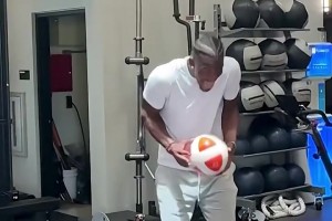 好兄弟！名场面：看内马尔送上空接助攻巴特勒“暴扣”！