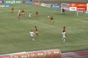 铜梁龙打破僵局！队友传中给向余望没顶着，卡里略二点头球破门！
