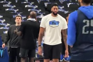 浓眉你这……看来不能怪东契奇，达拉斯这地方，谁来了都得胖！