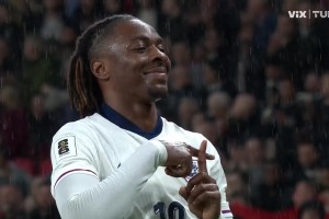 福登带球反击送助攻！埃泽迎球兜射破门！英格兰2-0塞尔维亚！