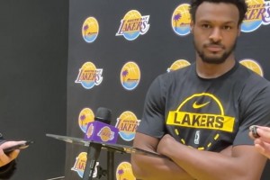 忘了你爹了？布朗尼：阿杜-蒂耶罗是我见过运动能力最好的球员！