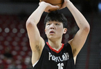 首节5分37秒1助攻1失误1犯规！队记：杨瀚森有点犹豫还在摸索