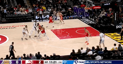 湖人首战艾顿空接暴扣，斯玛特助攻